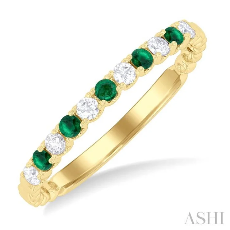 Elegant Silver Ring for Women-1.75 MM Emerald and 1/6 ctw Round Cut Diamond Precious Wedding Band in 14K Yellow Gold