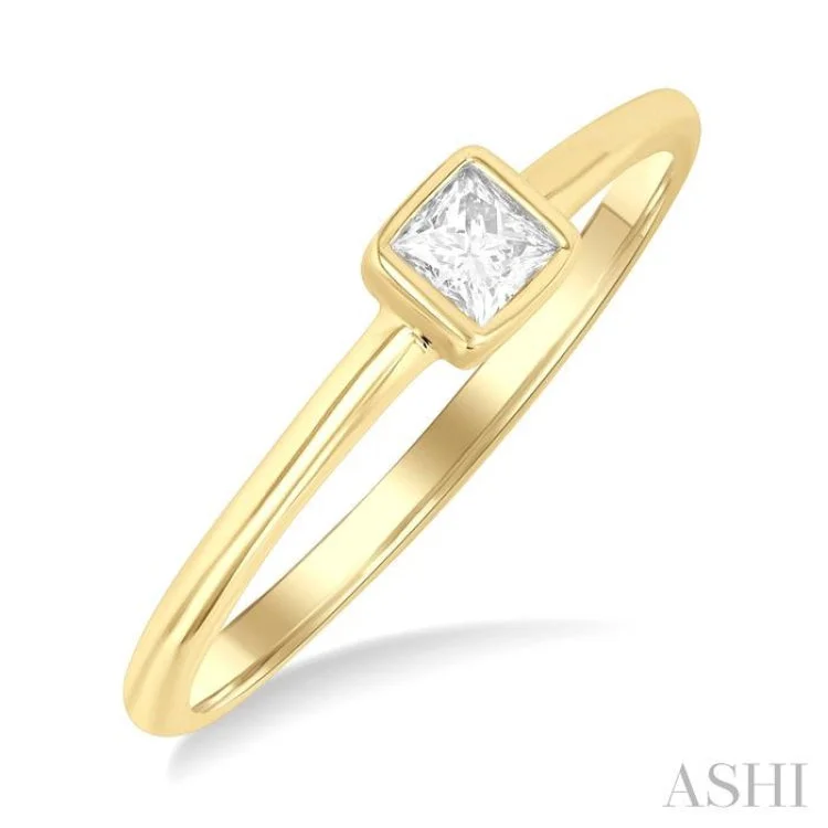 Engagement Ring with Sapphire-1/6 ctw Petite Bezel Set Round Cut Diamond Fashion Ring in 10K Yellow Gold