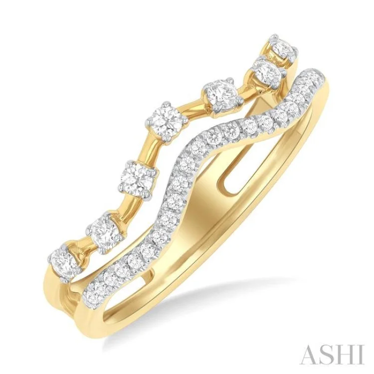 Men's Diamond Engagement Ring-1/4 ctw Curvy Split Twin Row Round Cut Diamond Fashion Band in 14K Yellow Gold