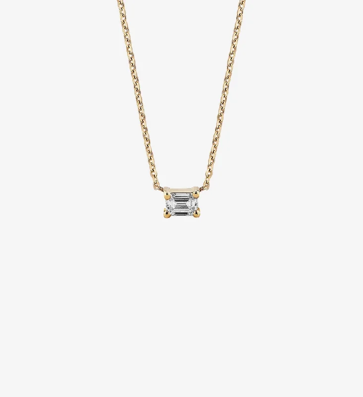 Horizontal Emerald-Cut Diamond Necklace 0.10